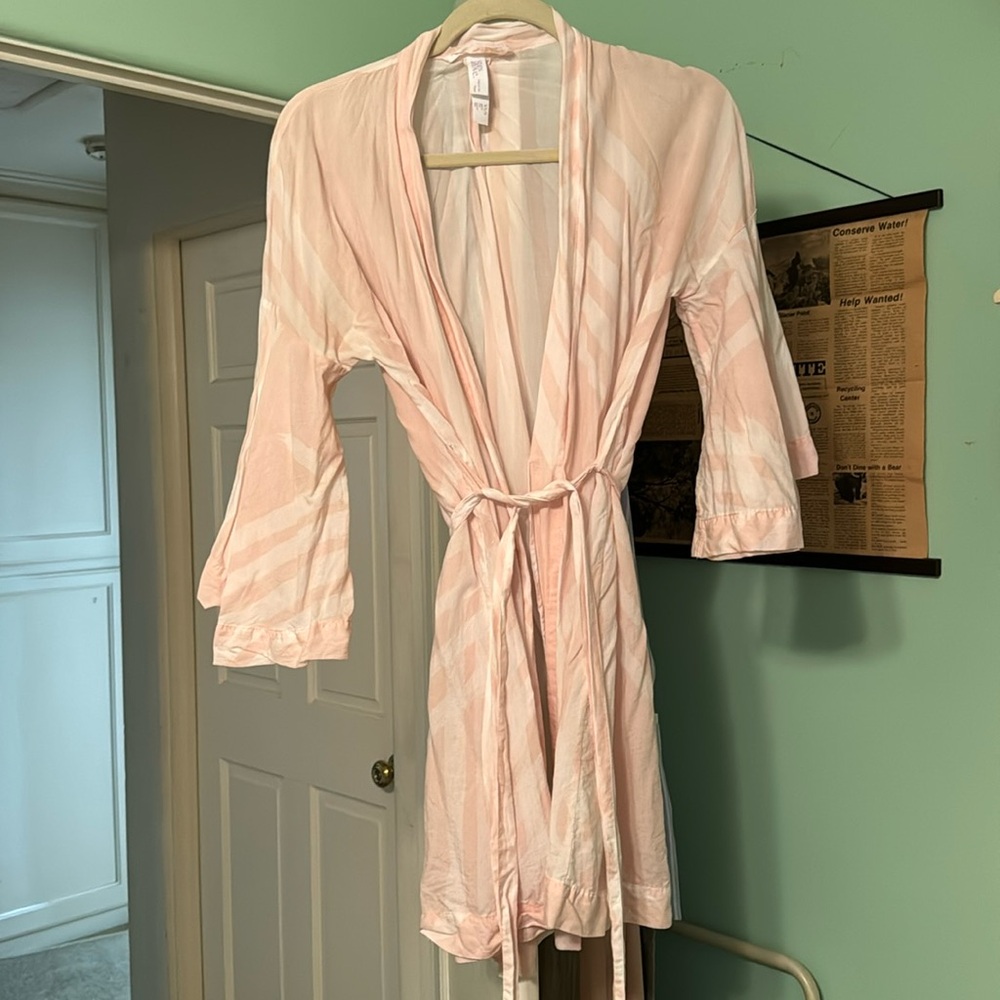 Pink stripped and flowy sleeved robe